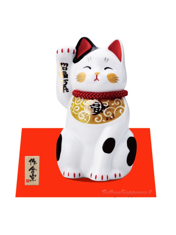 Maneki Neko sorridente invito a una grande fortuna